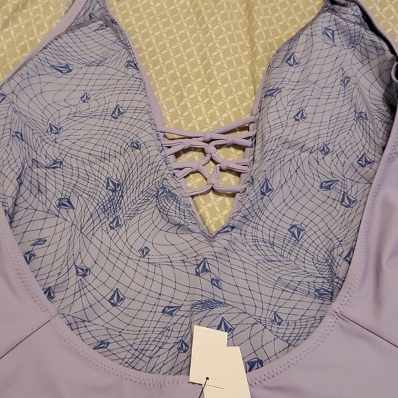 Volcom bathing suit - Picture 4 of 8